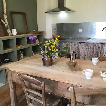 Hilltop Haven In Parlan